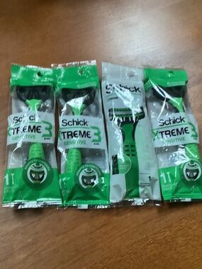 Schick Xtreme 3 Sensitive disposable razors NEW 4 pack